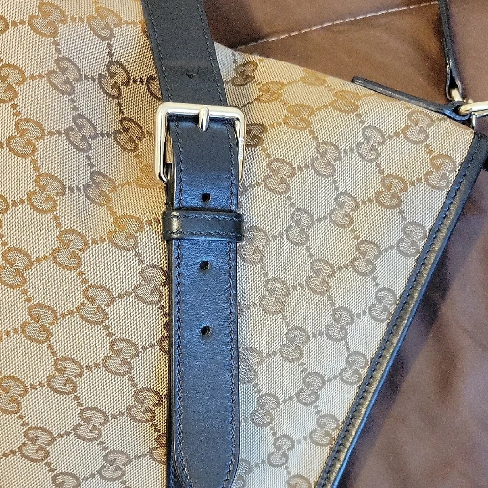 Gucci Beige GG Canvas Crossbody with Red and Green Web Stripe - Picture 8 of 16